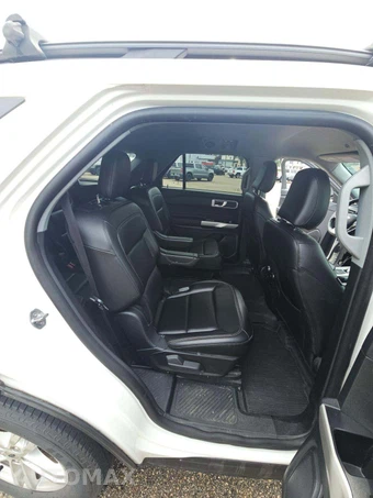 2022 Ford Explorer XLT - miniatura 14