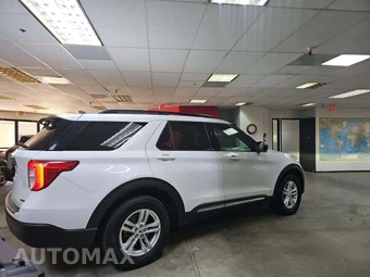2022 Ford Explorer XLT - miniatura 3