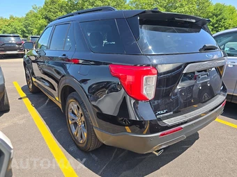 2022 Ford Explorer XLT – miniatura 6