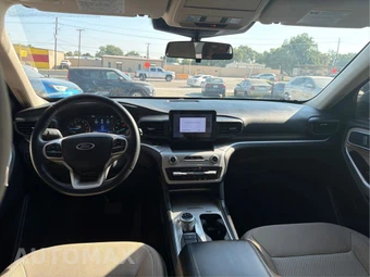 2022 Ford Explorer XLT - miniatura 11