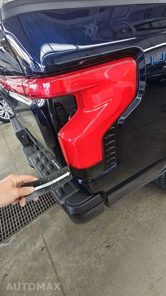 2022 Ford F-150 Lightning LARIAT Crew Cab Short Bed - miniatura 23