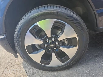 2022 Ford F-150 Lightning PLATINUM Crew Cab Short Bed - miniatura 8
