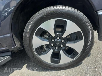 2022 Ford F-150 Lightning PLATINUM Crew Cab Short Bed - miniatura 9