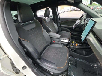 2022 Ford Mustang Mach-E GT - miniatura 18