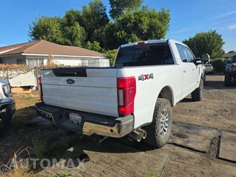 2022 Ford Super Duty F-250 Lariat Crew Cab Medium Bed - miniatura 3