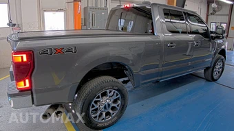 2022 Ford Super Duty F-250 Lariat Crew Cab Medium Bed - miniatura 4
