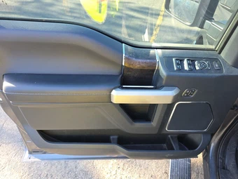 2022 Ford Super Duty F-250 Lariat Crew Cab Medium Bed - miniatura 9