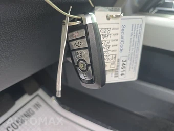 2022 Ford Super Duty F-250 Lariat Crew Cab Medium Bed - miniatura 14