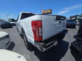 2022 Ford Super Duty F-250 Lariat Crew Cab Medium Bed - miniatura 2