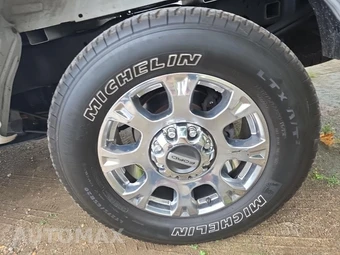 2022 Ford Super Duty F-250 Lariat Crew Cab Medium Bed - miniatura 11