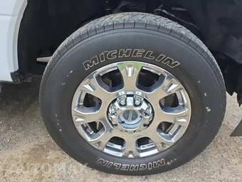 2022 Ford Super Duty F-250 Lariat Crew Cab Medium Bed - miniatura 9