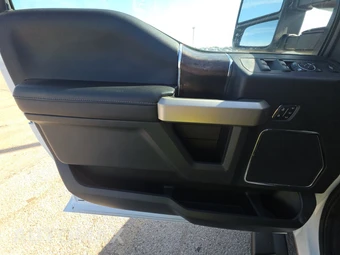 2022 Ford Super Duty F-250 Lariat Crew Cab Medium Bed - miniatura 9