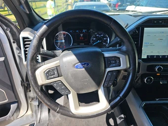 2022 Ford Super Duty F-250 Lariat Crew Cab Medium Bed - miniatura 10