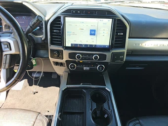 2022 Ford Super Duty F-250 Lariat Crew Cab Medium Bed - miniatura 11