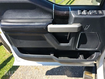 2022 Ford Super Duty F-250 Lariat Crew Cab Medium Bed - miniatura 9