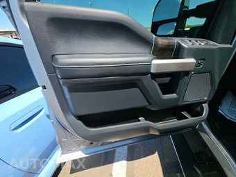 2022 Ford Super Duty F-250 Lariat Crew Cab Medium Bed - miniatura 9