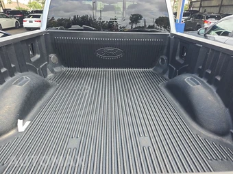 2022 Ford Super Duty F-250 Lariat Crew Cab Medium Bed - miniatura 16