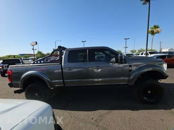 2022 Ford Super Duty F-250 Lariat Crew Cab Medium Bed - miniatura 4