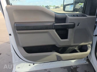 2022 Ford Super Duty F-250 XL Crew Cab Long Bed - miniatura 9