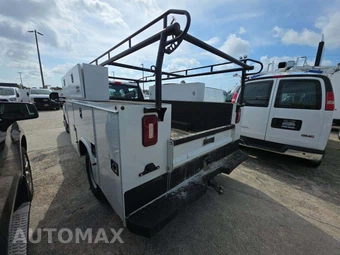 2022 Ford Super Duty F-350 Cab Chassis XL Crew Cab DRW - miniatura 2