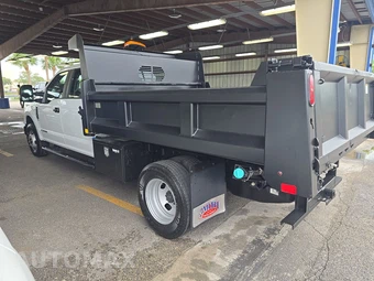 2022 Ford Super Duty F-350 Cab Chassis XL Crew Cab DRW - miniatura 6