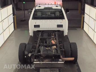 2022 Ford Super Duty F-350 Cab Chassis XL Crew Cab DRW - miniatura 5