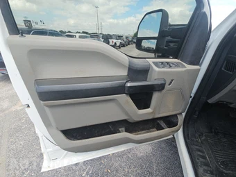 2022 Ford Super Duty F-350 Cab Chassis XL Crew Cab DRW - miniatura 9