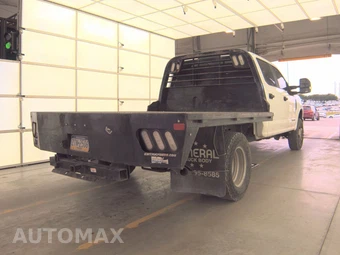 2022 Ford Super Duty F-350 Cab Chassis XL Crew Cab DRW - miniatura 4