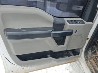 2022 Ford Super Duty F-350 Cab Chassis XL Crew Cab DRW - miniatura 9
