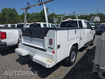 2022 Ford Super Duty F-350 Cab Chassis XL Extended Cab w/Rear Doors - miniatura 3