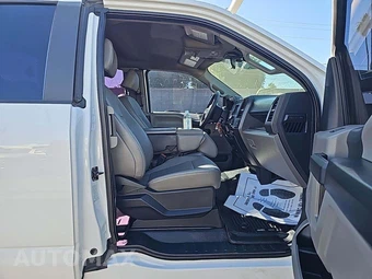 2022 Ford Super Duty F-350 Cab Chassis XL Extended Cab w/Rear Doors - miniatura 17