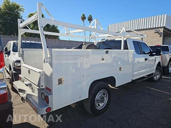 2022 Ford Super Duty F-350 Cab Chassis XL Extended Cab w/Rear Doors - miniatura 3