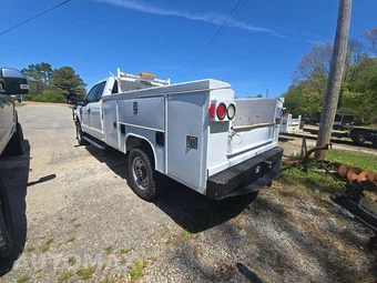 2022 Ford Super Duty F-350 Cab Chassis XL Extended Cab w/Rear Doors - miniatura 2