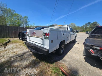 2022 Ford Super Duty F-350 Cab Chassis XL Extended Cab w/Rear Doors - miniatura 3
