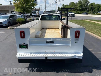 2022 Ford Super Duty F-350 Cab Chassis XL Regular Cab DRW - miniatura 11