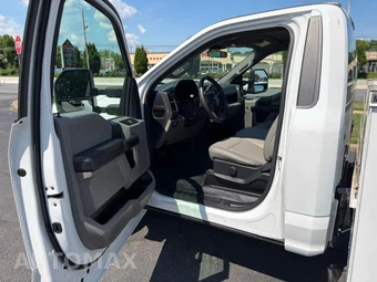 2022 Ford Super Duty F-350 Cab Chassis XL Regular Cab DRW - miniatura 17