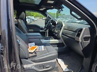 2022 Ford Super Duty F-350 Lariat Crew Cab Long Bed DRW - miniatura 17