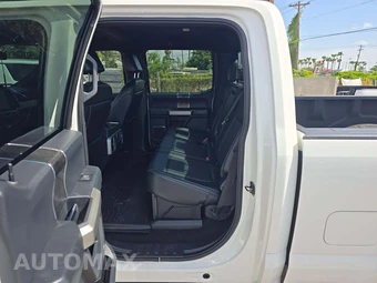 2022 Ford Super Duty F-450 Lariat Crew Cab Long Bed DRW - miniatura 13