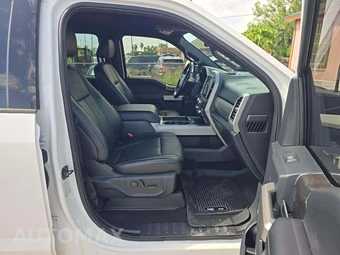 2022 Ford Super Duty F-450 Lariat Crew Cab Long Bed DRW - miniatura 18