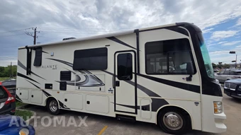 2022 Ford Super Duty F-53 Class A Motorhome Chassis DRW - miniatura 1