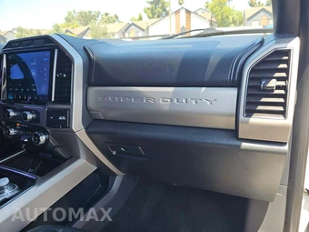 2022 Ford Super Duty F-550 Cab Chassis Lariat Crew Cab DRW - miniatura 18
