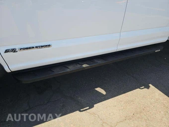 2022 Ford Super Duty F-550 Cab Chassis Lariat Crew Cab DRW - miniatura 23