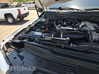 2022 Ford Super Duty F-550 Cab Chassis Lariat Crew Cab DRW - miniatura 25
