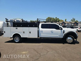 2022 Ford Super Duty F-550 Cab Chassis Lariat Crew Cab DRW - miniatura 4