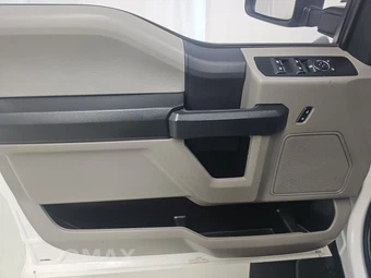 2022 Ford Super Duty F-550 Cab Chassis XL Crew Cab DRW - miniatura 9