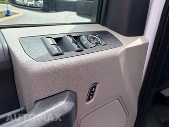 2022 Ford Super Duty F-550 Cab Chassis XL Crew Cab DRW - miniatura 30