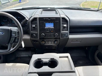 2022 Ford Super Duty F-550 Cab Chassis XL Crew Cab DRW - miniatura 47