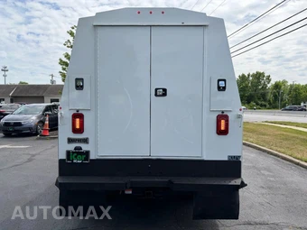 2022 Ford Super Duty F-550 Cab Chassis XL Crew Cab DRW - miniatura 9