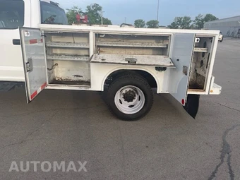 2022 Ford Super Duty F-550 Cab Chassis XL Crew Cab DRW - miniatura 18
