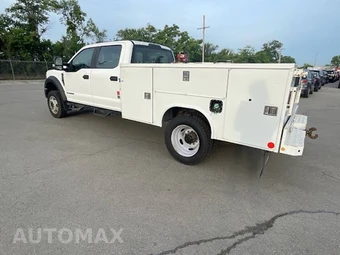 2022 Ford Super Duty F-550 Cab Chassis XL Crew Cab DRW - miniatura 3
